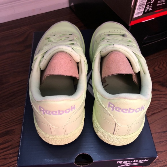 ARITZIA EMPLOYEE EXCLUSIVE REEBOK CLASSIC - Picture 5 of 5